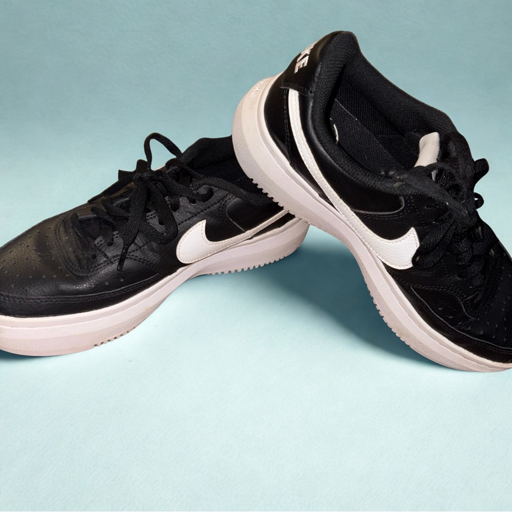 WOMEN'S NIKE COURT VISION ALTA LEATHER PLATFORM SNEAKERS